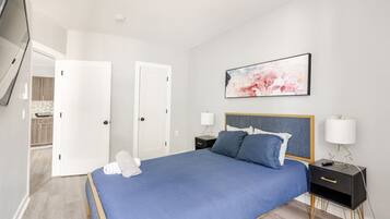 2 bedrooms, desk, iron/ironing board, travel cot