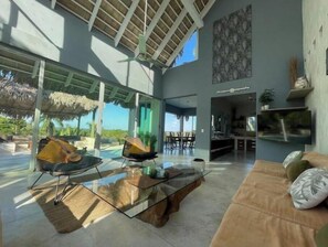 Living area - Villa Luna: oasis in tropical garden with sea view

 (El Limón)