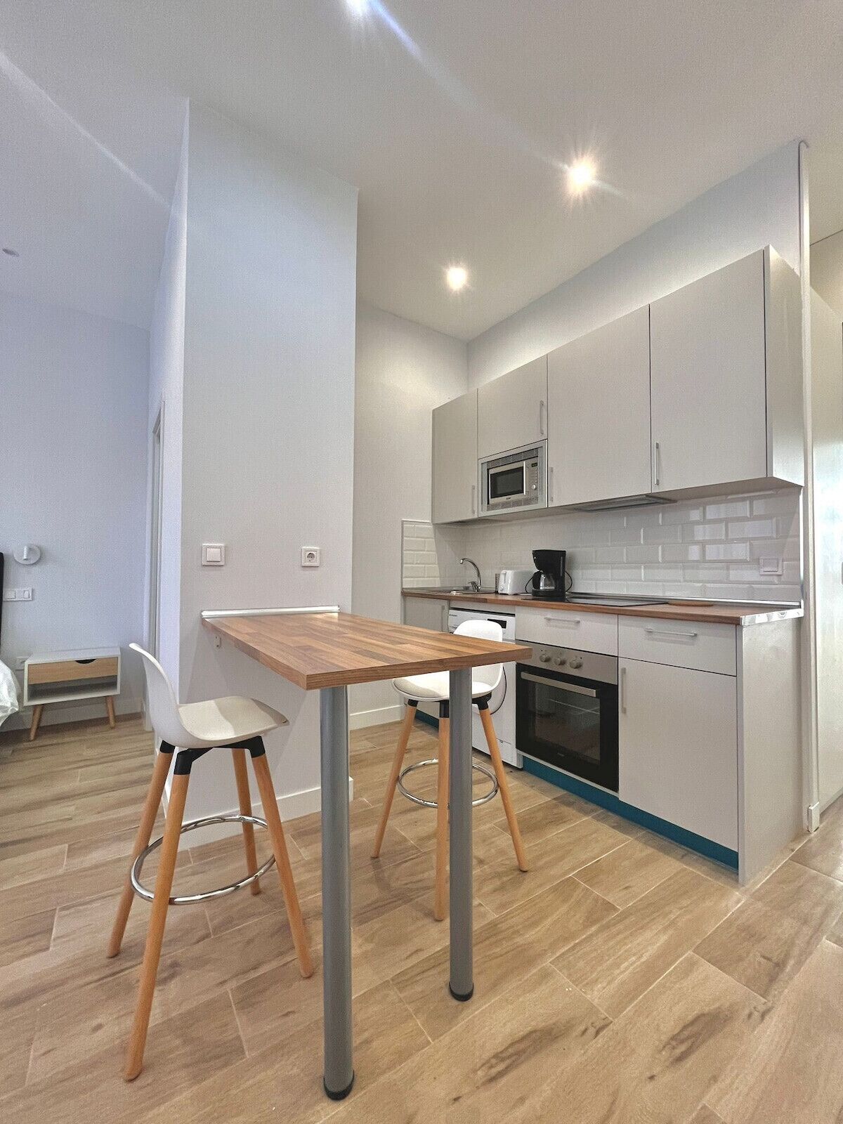 Fridge, microwave, oven, coffee/tea maker