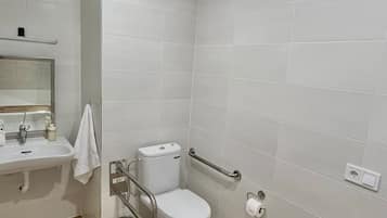 Shower, towels