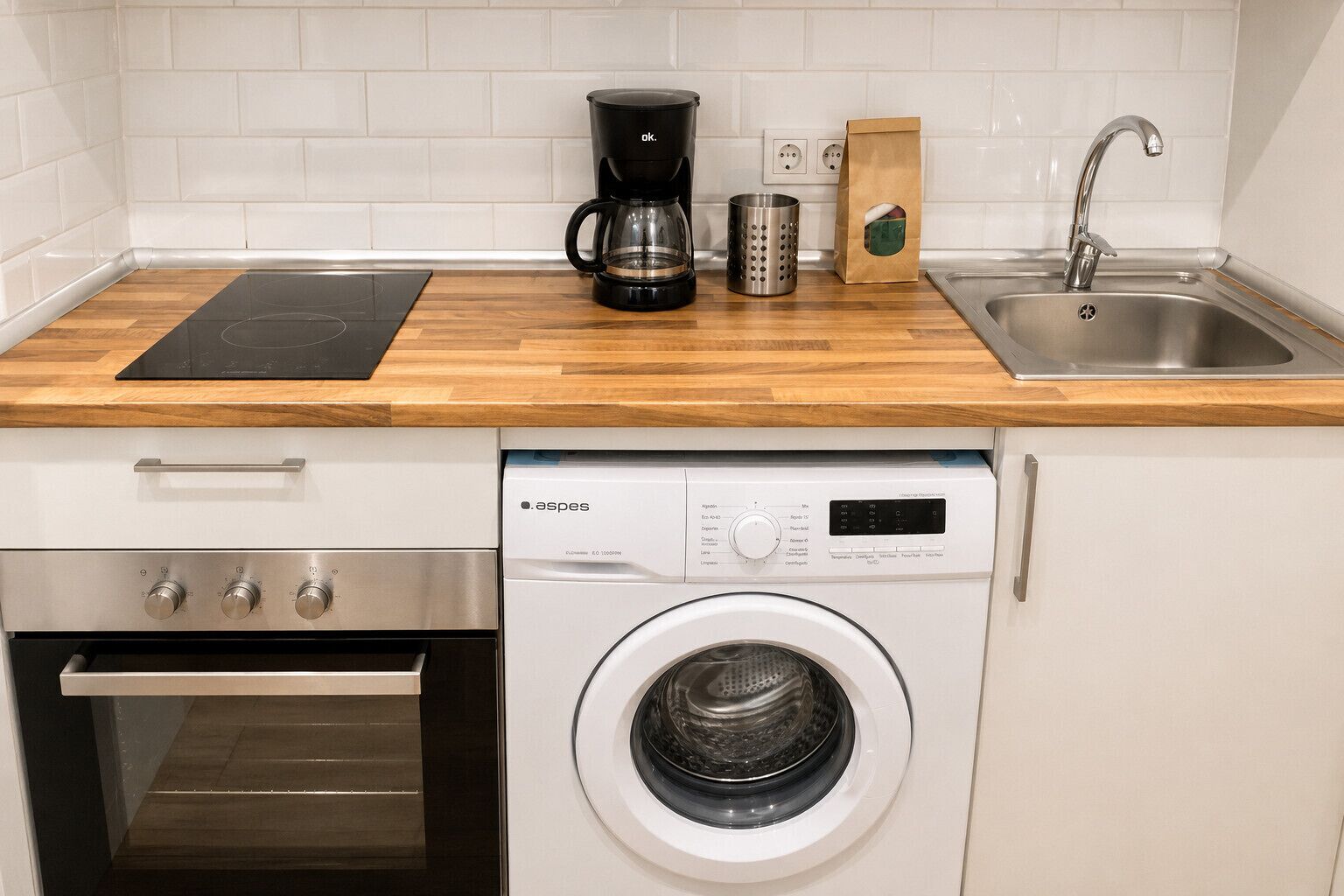 Fridge, microwave, oven, coffee/tea maker