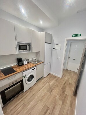 Fridge, microwave, oven, coffee/tea maker