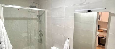 Shower, towels