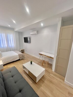 Free WiFi, bed sheets - IFEMA within reach: Cozy accommodation (Madrid)