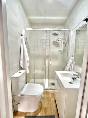 Shower, towels