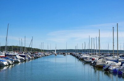 Villa med perfekt läge - bo nära havet, butiker och nå Stockholm city på 20 min.