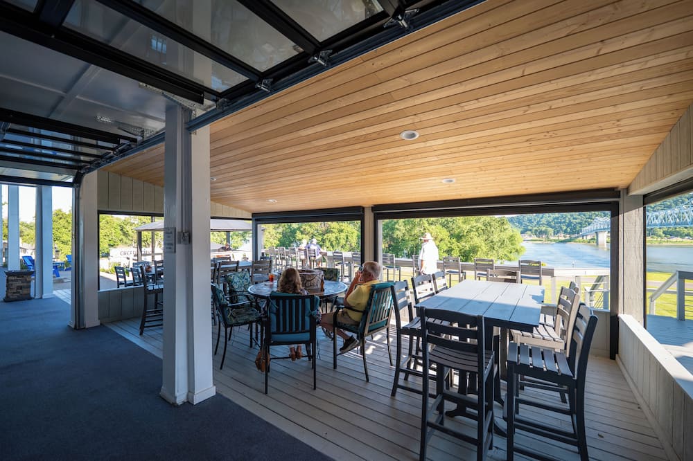 Riverboat Inn and Suites - Lexington, IN