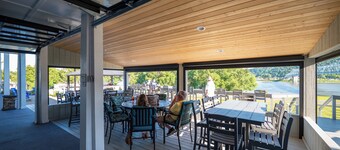 Riverboat Inn and Suites