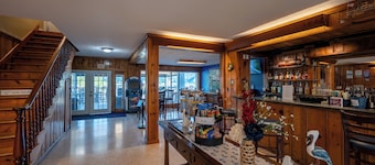 Riverboat Inn and Suites