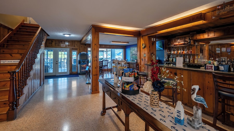 Riverboat Inn and Suites