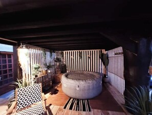 Indoor spa tub - Atypical little gîte chez sam est gael  (Charix)