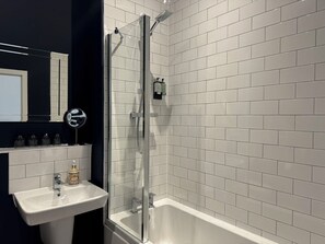 Ferienhaus | Badezimmer | Dusche, Haartrockner, Handtücher