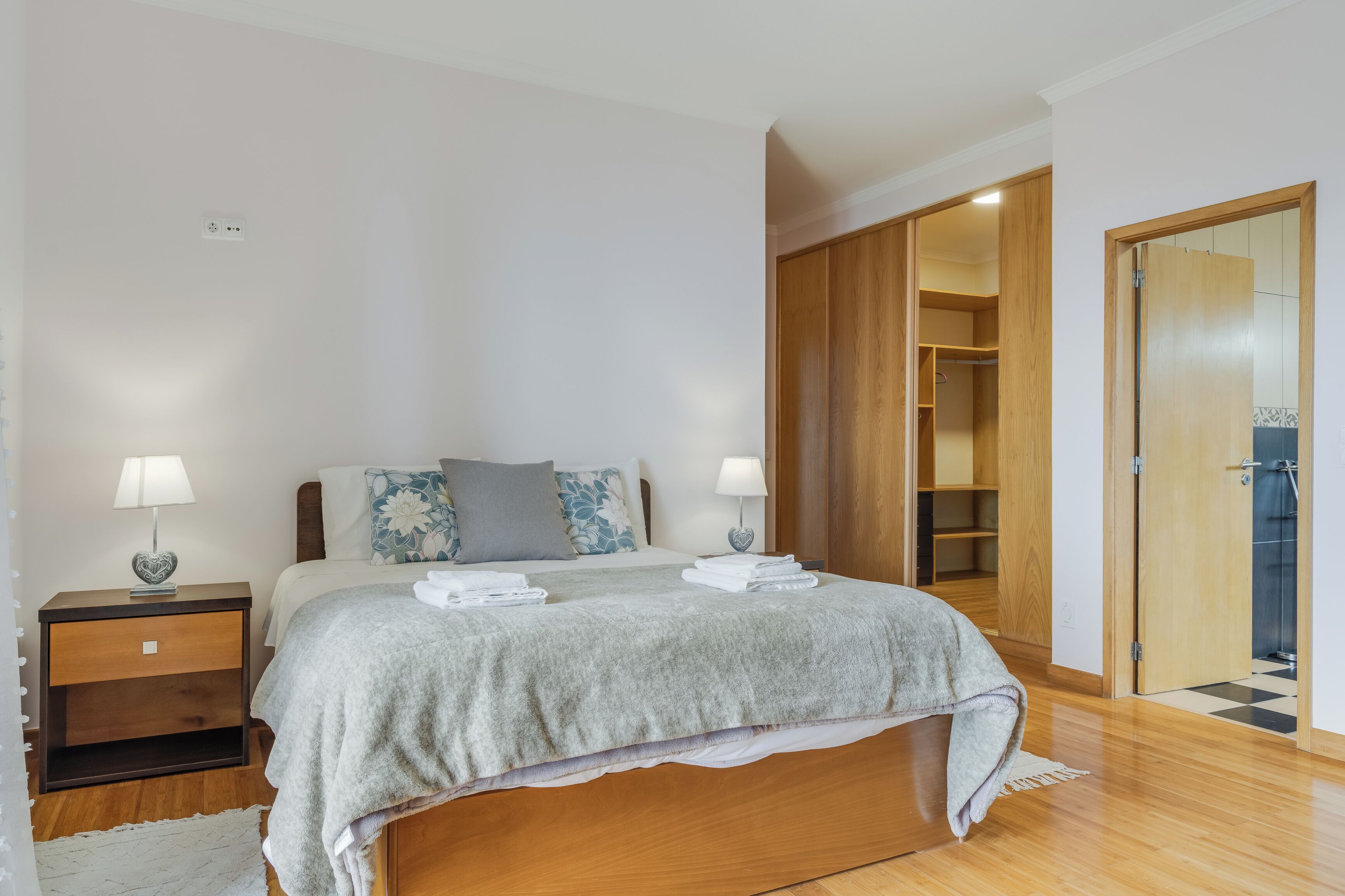 Apartamento panorámico, vistas al mar | 3 dormitorios, ropa de cama hipoalergénica, edredones de plumas