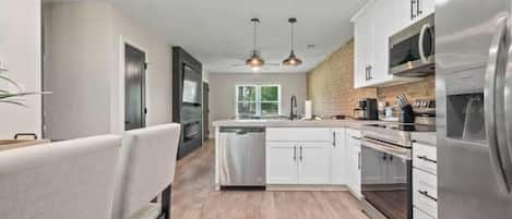 Refrigerador, microondas, horno, placa de cocina