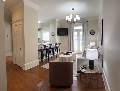 Prime Location - Newly Renovated - Cozy 1-bedroom apartment close to SLU