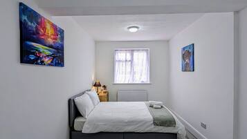 House | 5 bedrooms, free WiFi, bed sheets