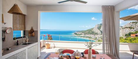 屋外ダイニングエリア