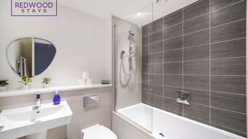 Executive House, 3 Bedrooms | Bathroom | Combined shower/bathtub, hair dryer, towels, soap