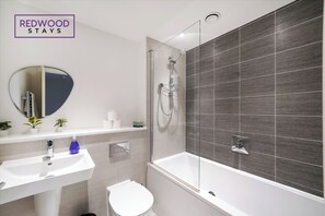 Executive House, 3 Bedrooms | Bathroom | Combined shower/tub, hair dryer, towels, soap - Woolhampton Drive House By REDWOOD STAYS (Basingstoke)