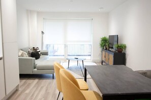 Apartment | View from property - Luxury London Royal Wharf Apartment (London)