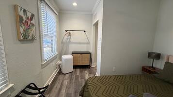 1 bedroom, desk, free WiFi, bed sheets