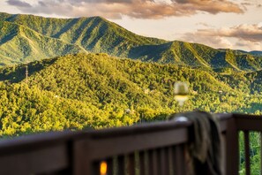 Property grounds - VIEW~MiniGolf~Arcade~XBOX~Firepit~PrimeLoc~Hottub! (Gatlinburg)