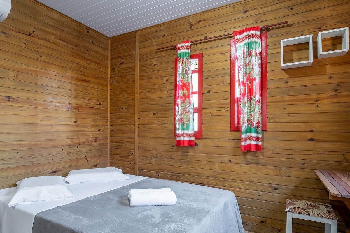 Basic Cabin | Free WiFi, bed sheets