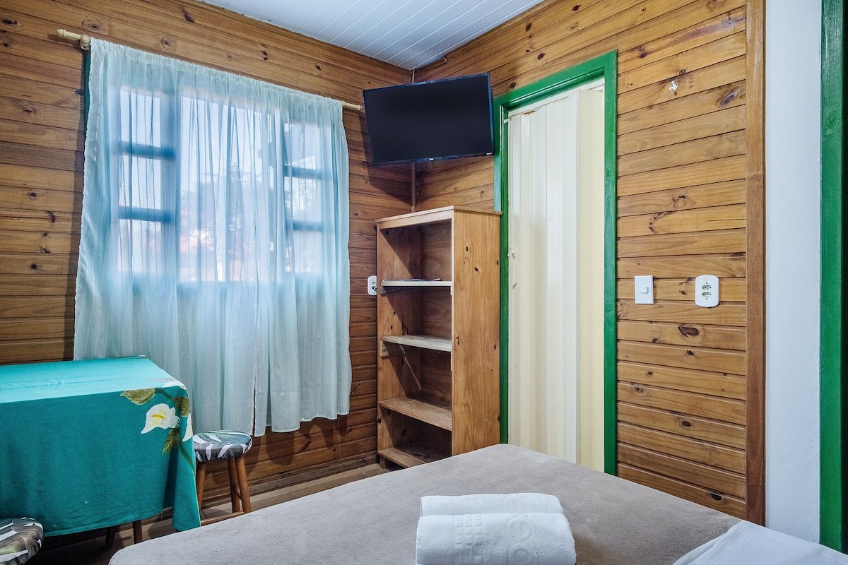 Basic Cabin | Free WiFi, bed sheets