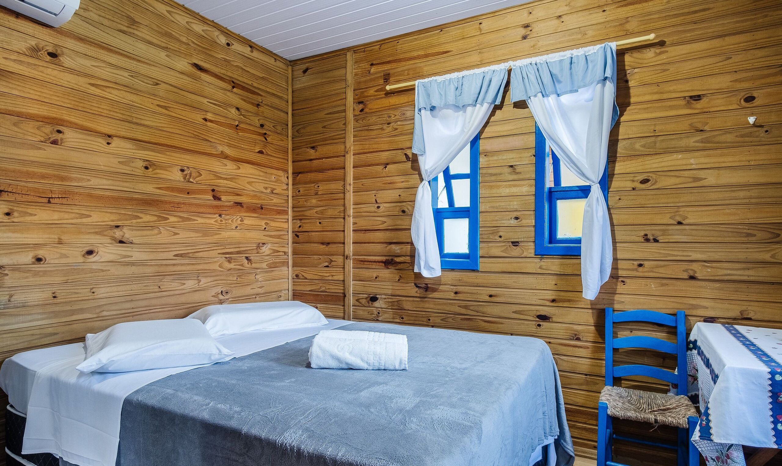 Basic Cabin | Free WiFi, bed sheets