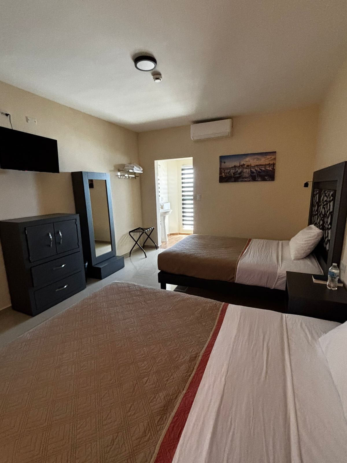 Individually furnished, free WiFi, bed sheets