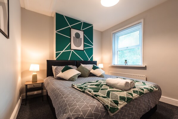 4 bedrooms, iron/ironing board, WiFi