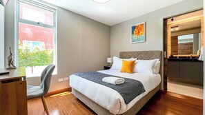 1 sovrum, skrivbord, strykjärn/strykbräda och wi-fi