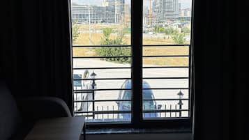 Apartamento standard | Área de estar | TV 55 polegadas com canais via satélite