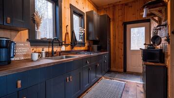 Fridge, microwave, stovetop, coffee/tea maker