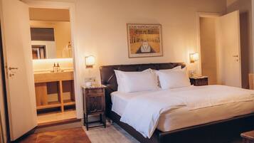 4 Schlafzimmer, Zimmersafe, Schreibtisch, Bügeleisen/Bügelbrett