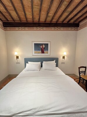 4 Schlafzimmer, Zimmersafe, Schreibtisch, Bügeleisen/Bügelbrett