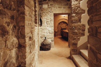 Palazzo Tamanti - 4 King BR 6 Bath Estate Home in Montalcino Center