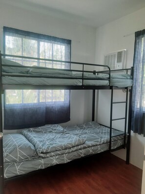 House | 4 bedrooms, free WiFi, bed sheets