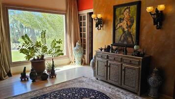 7 bedrooms, Egyptian cotton sheets, premium bedding, pillow-top beds