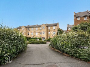 Exterior - Stylish Canary Wharf Apt | Corporates & Tourists (Greater London)