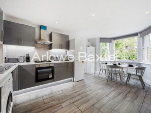 Fridge, microwave, oven, coffee/tea maker - Hackney Guest Rooms | Spacious Double (RM1) (Greater London)