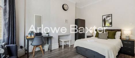 Bureau, fer et planche Ă repasser, Wi-Fi gratuit