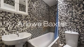 Hårføner og håndklær