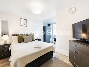 1 bedroom, desk, iron/ironing board, free WiFi