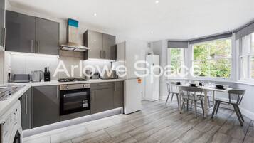 Fridge, microwave, oven, coffee/tea maker