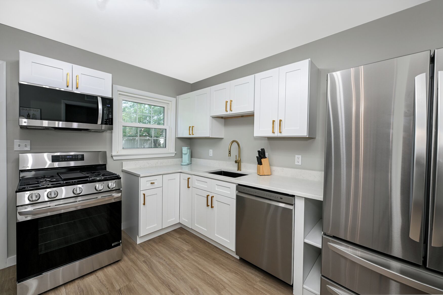 Modern Updated Ranch 15 min to Downtown & Hospitals