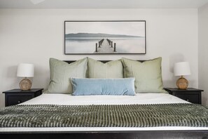 3 bedrooms, desk, WiFi, bed sheets