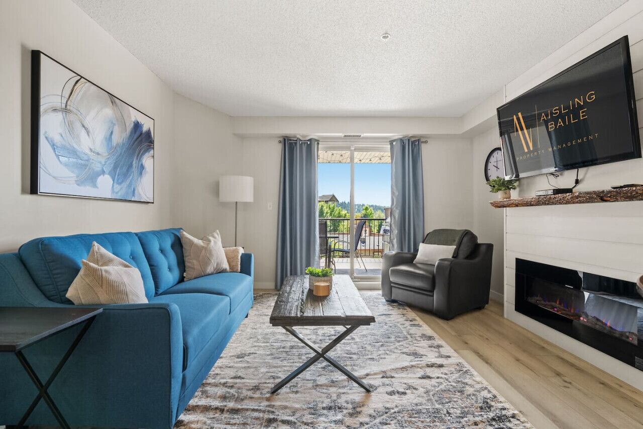 Smart TV, fireplace