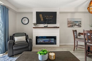 Smart TV, fireplace