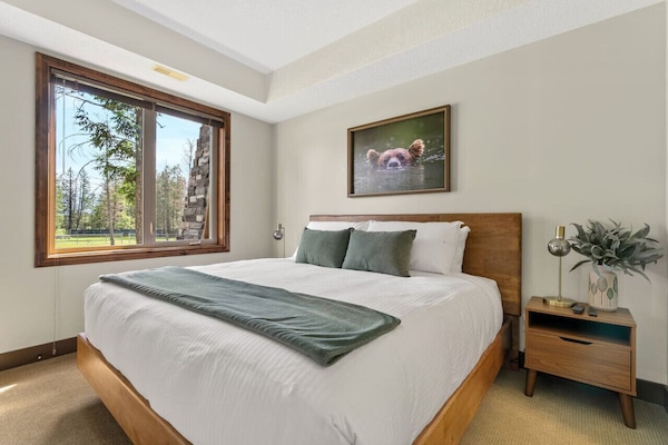 Second bedroom with a king bed, Smart TV & ensuite bathroom.